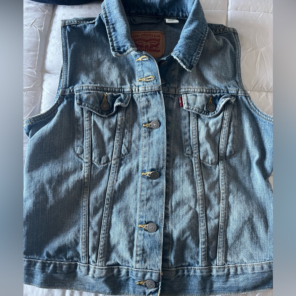 Levi’s Jean Vest - Picture 6 of 8